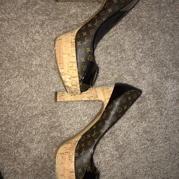 Authentic 💯 Louis Vuitton Rivolli cork pumps - Picture 6 of 8